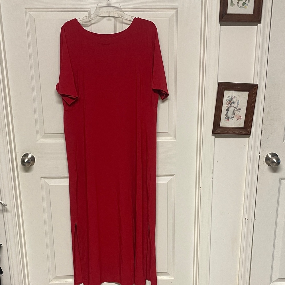 Red Short-Sleeve Maxi Dress - Classic Scoop Neck